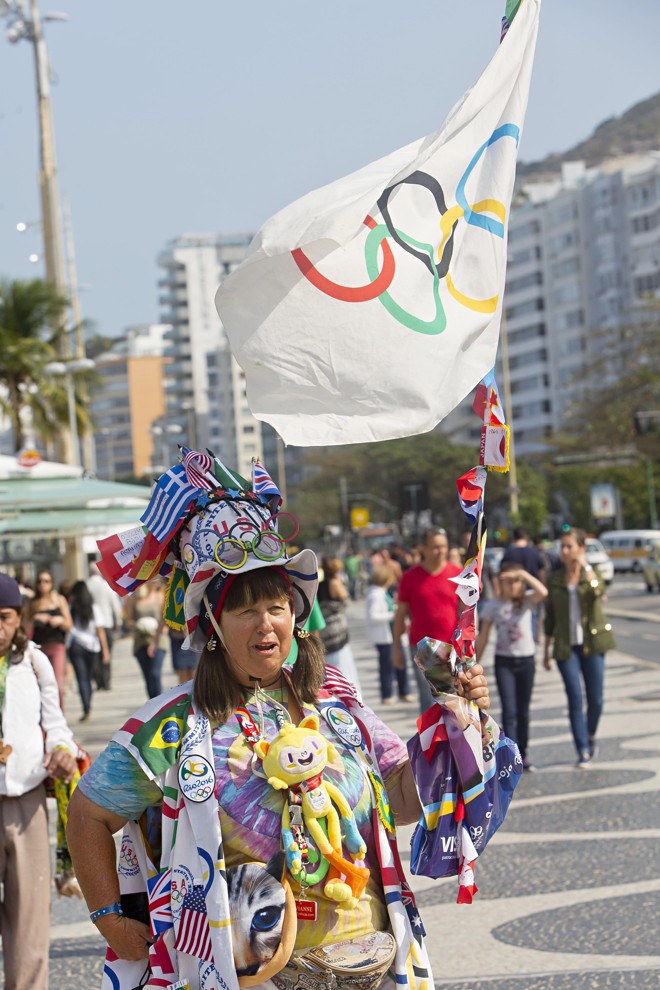 Turista americana Vivianne Robinson, que vai assistir no Rio à sua sétima Olimpíada. | Albari Rosa/Gazeta do Povo