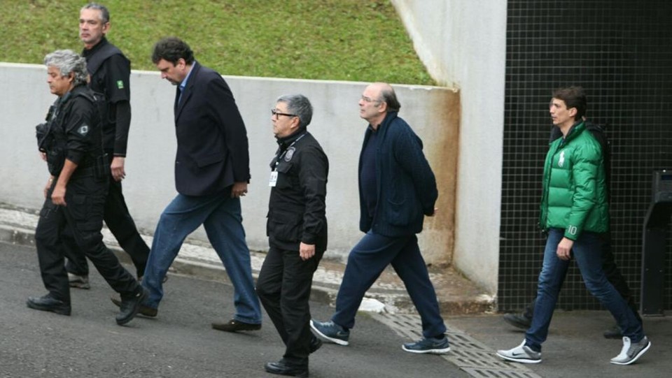 Três presos deixaram a carceragem da Polícia Federal em Curitiba. | Aniele Nascimento/Gazeta do Povo