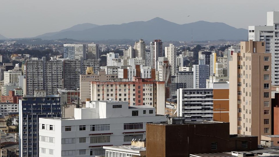 Mercado de imóveis com preço mais alto também foi afetado pela crise econômica e política do país. | Antônio More/Gazeta do Povo