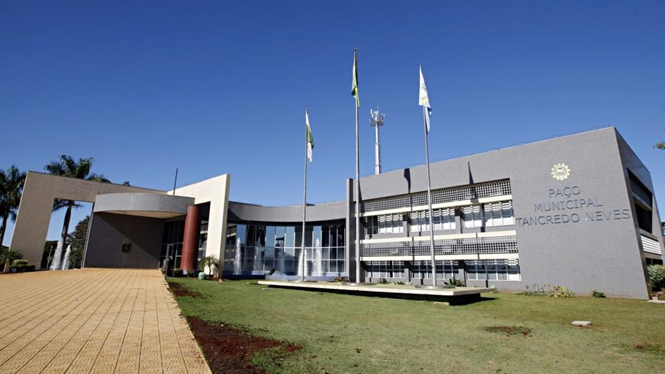 Por suspeita de fraudes em licitações, Gaeco prende irmão e filho de prefeito de Itaipulândia Ministério Público investiga participação do prefeito de Itaipulândia em esquema de fraudes em licitações. | Christian Rizzi/Gazeta do Povo