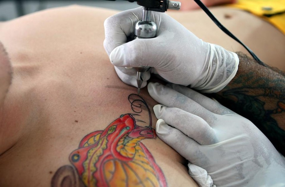 Senadores tentam impedir que projeto proíba ação de tatuadores | Valterci Santos /Arquivo Gazeta do Povo