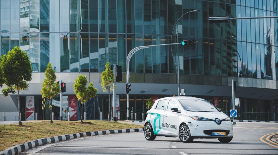 Veículo da startup nuTonomy, que passou a oferecer em Cingapura viagens de táxi em carros autônomos | /Divulgação