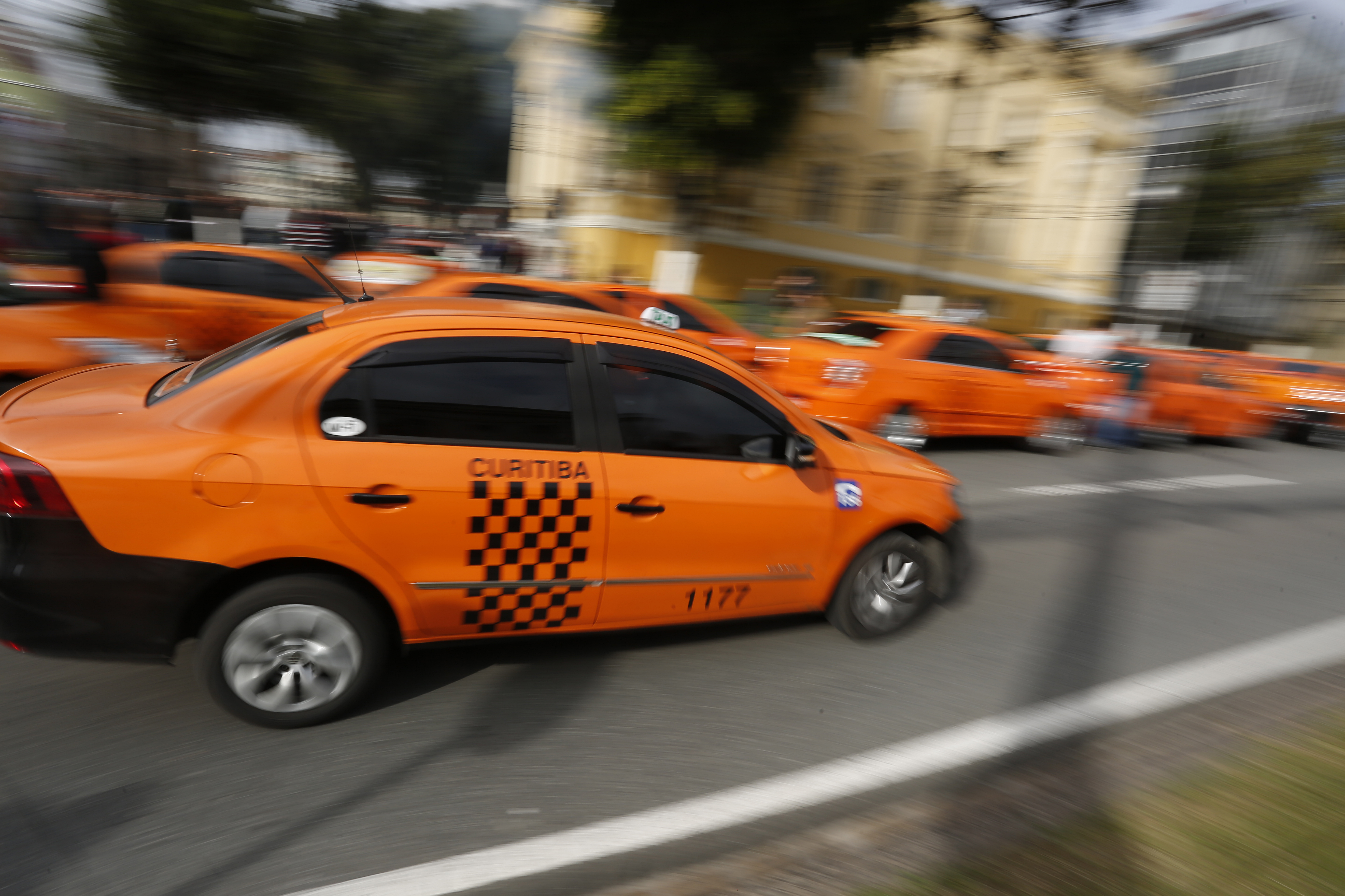 Na mesma nota técnica, o MPF recomenda a desregulamentação progressiva do serviço de táxis, até atingir a livre entrada e saída de ofertantes do serviço no país. | Henry Milleo/Gazeta
