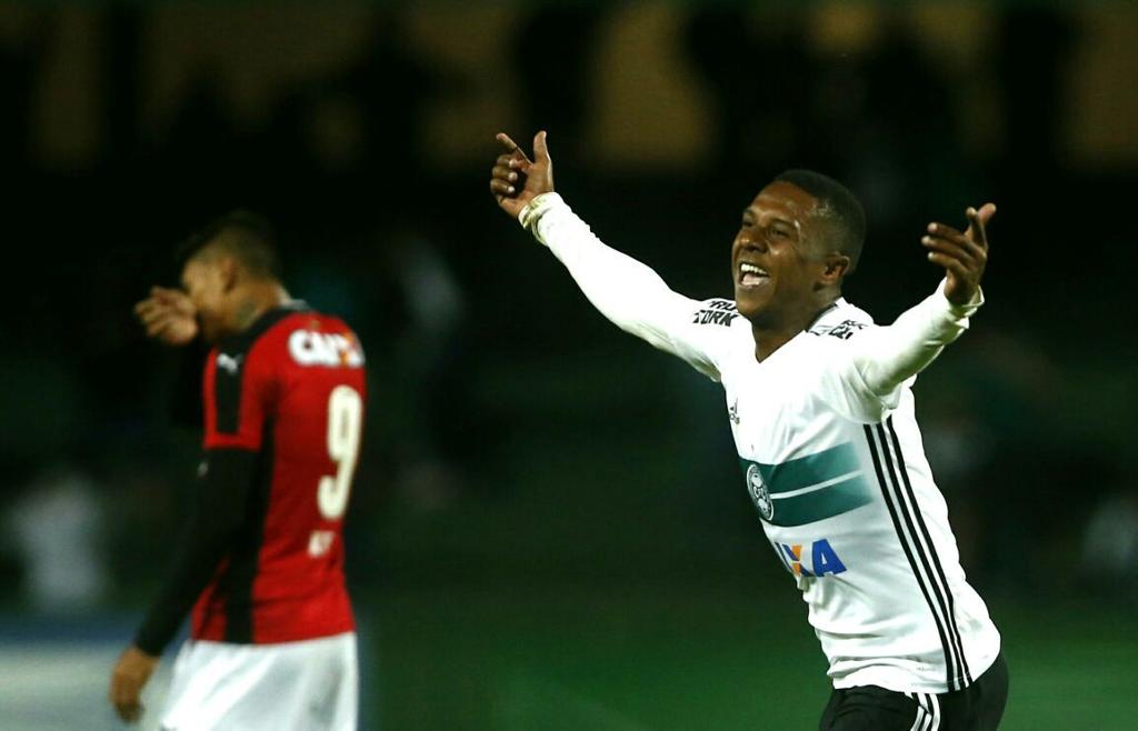 Iago marcou o gol da classificação do Coxa aos 35 do segundo tempo. | Hugo Harada/Gazeta do Povo