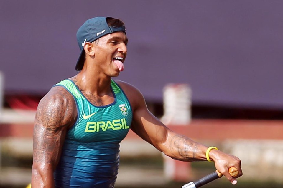 Isaquias Queiroz, ao lado de Erlon de Souza, briga pela medalha de ouro nesse sábado (20) na canoagem. | Albari Rosa/Gazeta do Povo