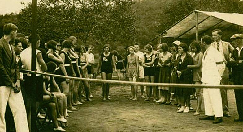Ginasta se preparando para a realização de salto em altura, em Blumenau | Arquivo Histórico José Ferreira da Silva/Blumenau