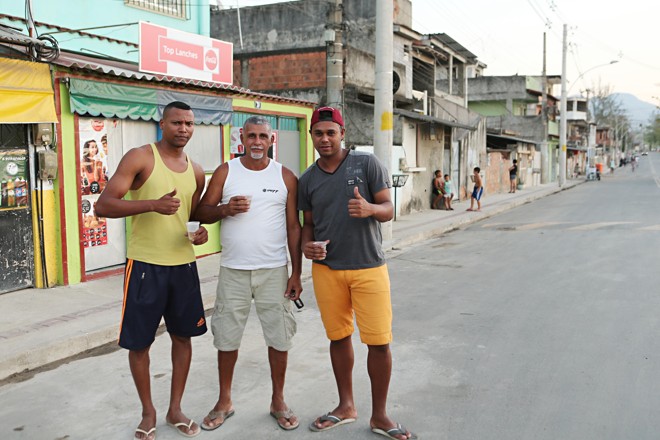 Os amigos Wagner Sampaio, Carlos Fusco Ferreira e Marcos Sampaio garantem que o Parque Radical melhorou Deodoro. | Albari Rosa/Gazeta do Povo