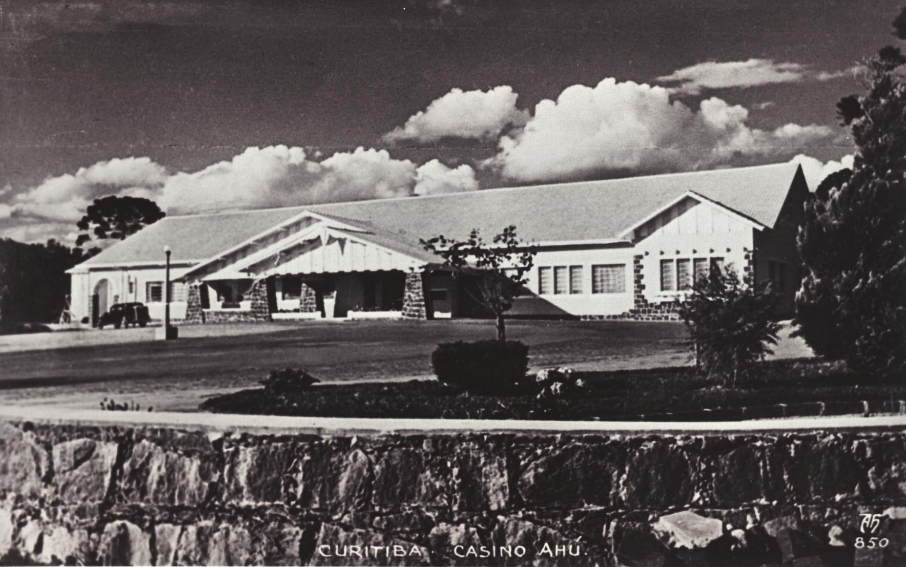 Cassino do Ahú, em Curitiba. O local é atualmente a casa-matriz das irmãs da Divina Providência | Reprodução/Casa da Cultura