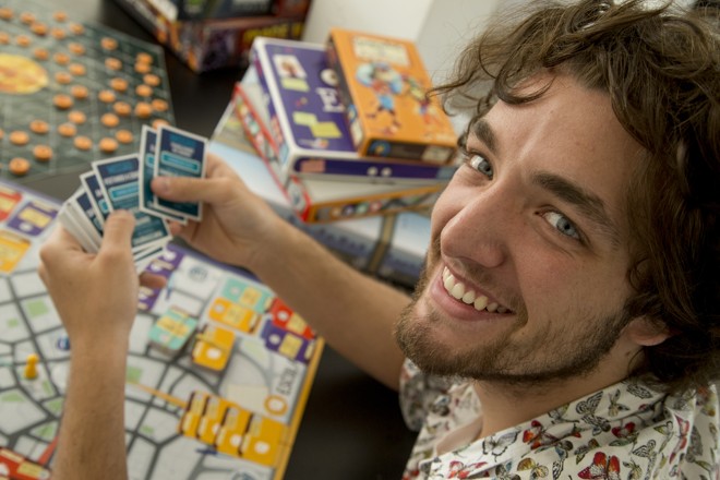 Atenção aos detalhes e regras na infância ajudaram a compor repertório do designer. | Hugo Harada/Gazeta do Povo