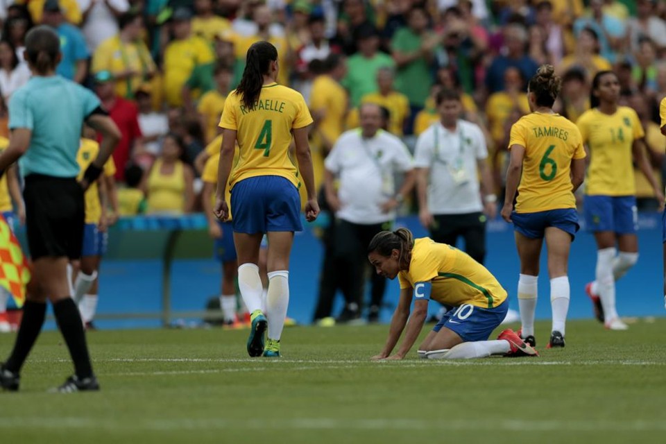 Capitã Marta chora na derrota para a Suécia que tirou Brasil da final | Albari Rosa/Gazeta do Povo