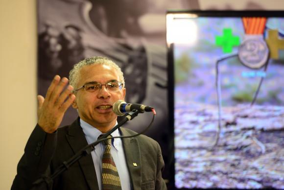 No longo prazo, a vacina terá efeitos econômicos benéficos para países mais pobres, que sofrem com altos gastos em saúde e falta de mão de obra produtiva, diz o presidente da Fiocruz, Paulo Gadelha | Arquivo/Agência Brasil/