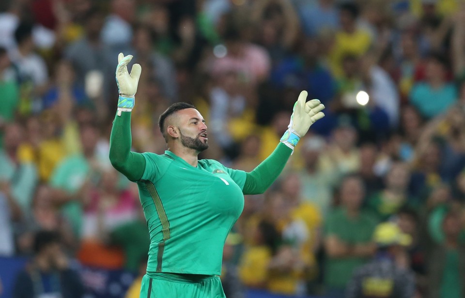 Weverton guardou a bola do jogo após pegar pênalti vital na decisão contra a Alemanha | Albari Rosa/Gazeta do Povo