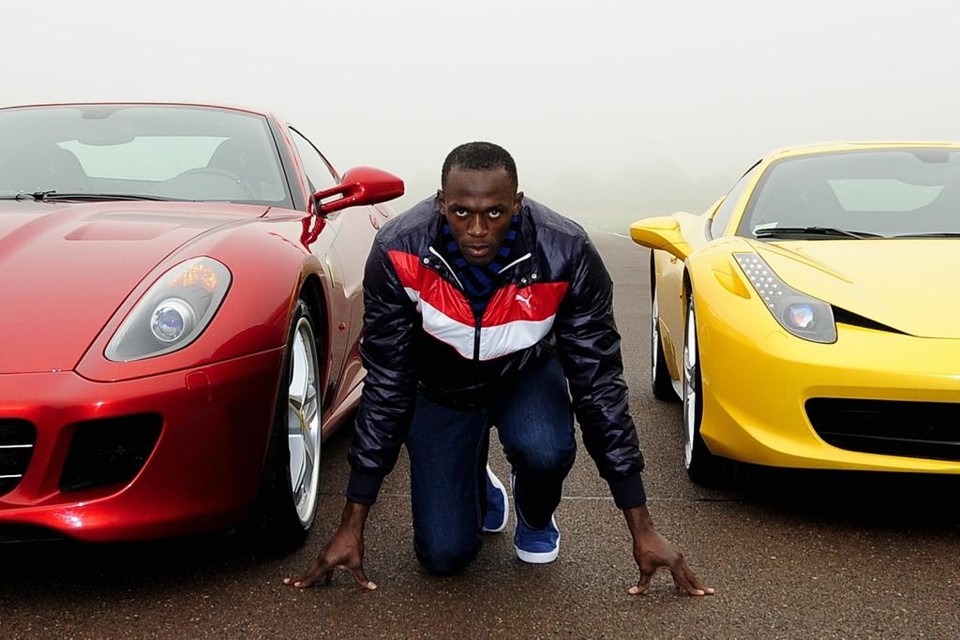 O jamaicano Usain Bolt curte velocidade, principalmente a bordo de Ferraris. | /