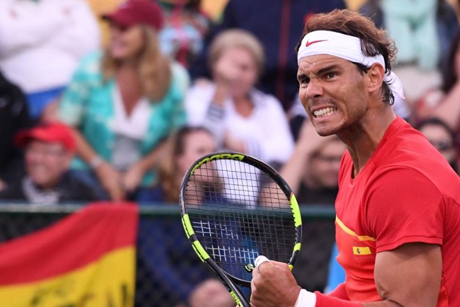 Tenista espanhol Rafael Nadal comemora pontuação | LUIS ACOSTA/AFP
