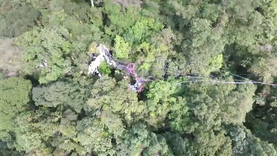 Drone da PRF localiza ‘objeto voador’ que caiu na Serra do Mar, em Morretes Drone da PRF localiza balão | PRF/Divulgação