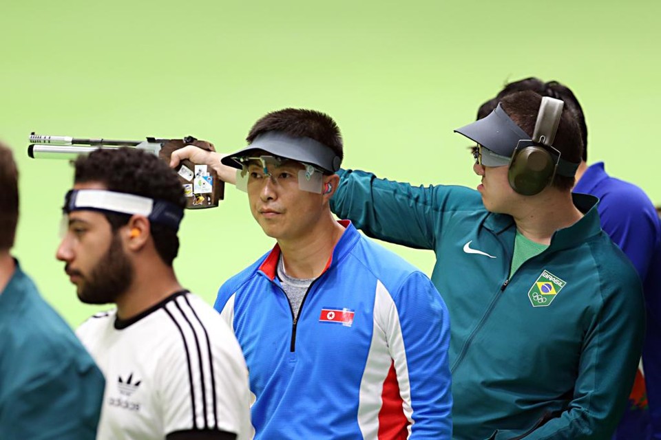 Felipe Wu treino no Centro Olímpico de Tiro: paulista pode ser o primeiro brasileiro a subir no palco na Rio-2016 | Albari Rosa/Gazeta do Povo