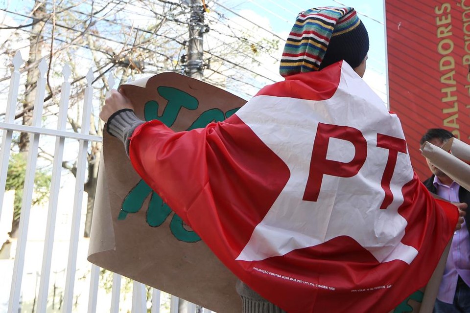 Especialistas dizem que Partido dos Trabalhadores tem condições de manter relevância nas próximas eleições. | Giuliano Gomes/Gazeta do Povo