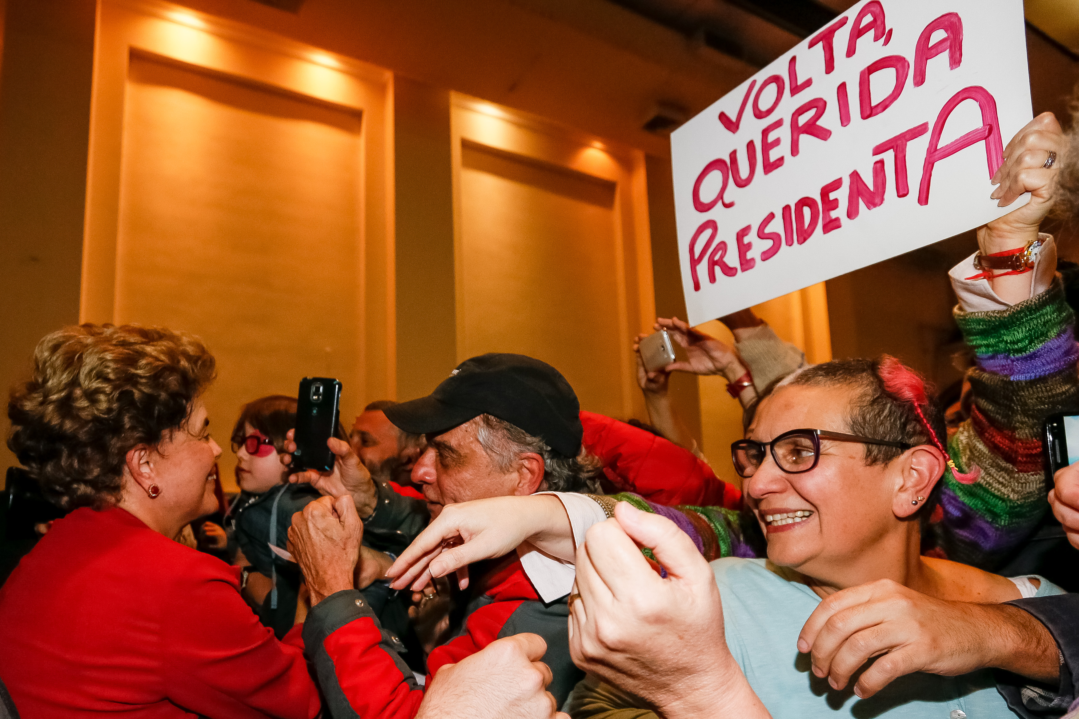 Dilma fala com manifestantes durante o ato em São Paulo | Roberto Stuckert Filho/PR