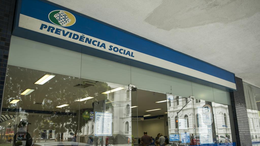 Governo federal vai revisar 530 mil auxílios-doença e 1,181 milhão de aposentadorias por invalidez pagas há mais de dois anos pelo INSS. | Marcelo Andrade/Gazeta do Povo