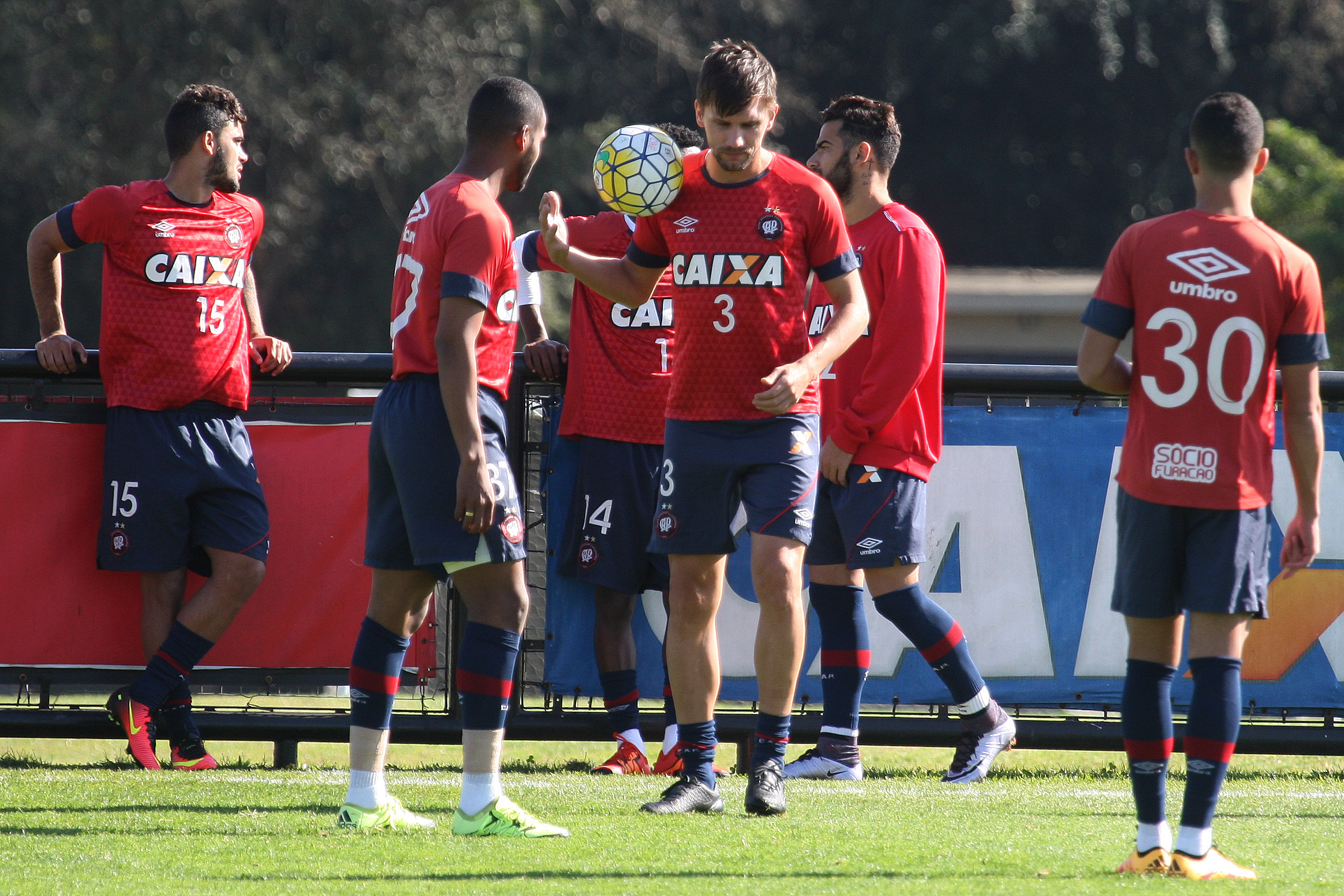 Paulo André forma ao lado de Thiago Heleno a dupla de zagueiros do Furacão. | Aniele Nascimento/Gazeta do Povo
