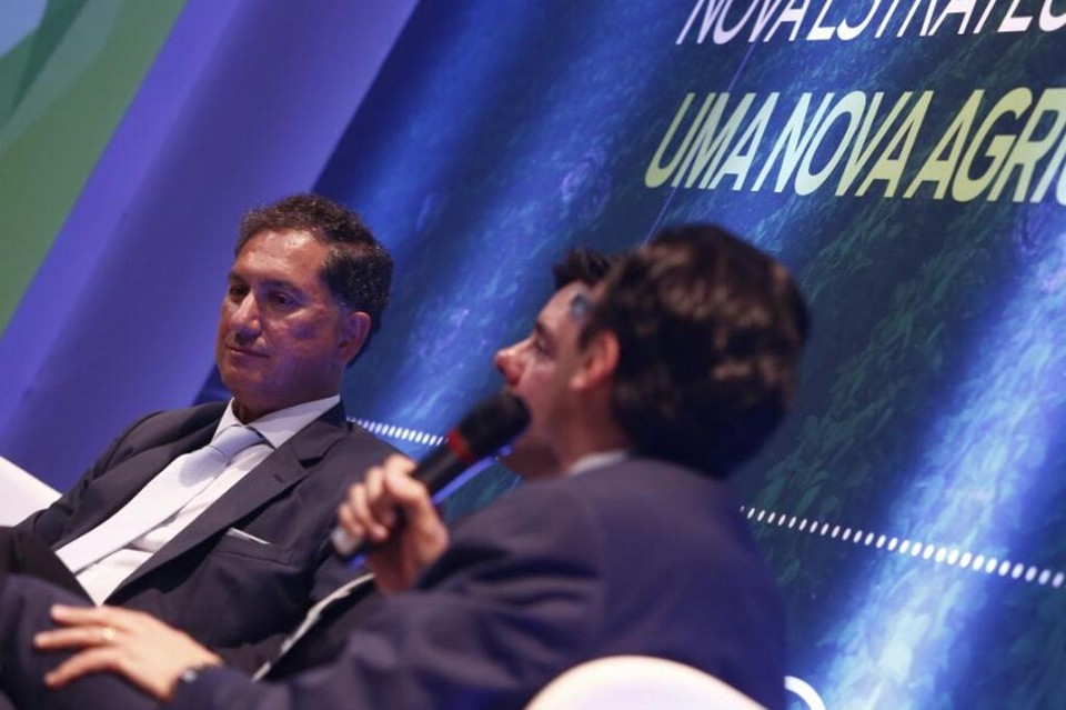 O diplomata na missão brasileira na Organização Mundial do Comércio (OMC), Celso de Tarso Pereira durante o painel “Mercado internacional: negociações além da política comercial”. | Marcelo Andrade/Gazeta do Povo