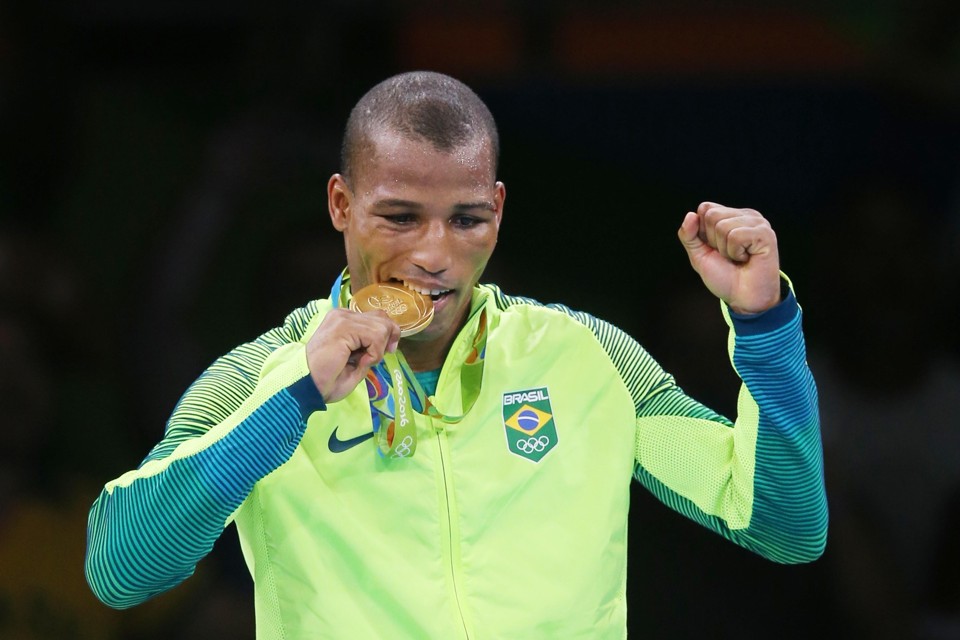 Pugilista baiano Robson Conceição venceu por unanimidade o francês Sofiane Oumiha | Albari Rosa/Gazeta do Povo