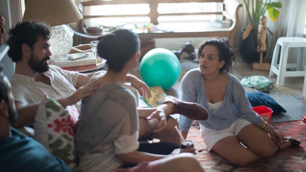 Cena de “Aquarius”, de Kleber Mendonça Filho, pivô, junto com o crítico Marcos Petrucelli, da polêmica.