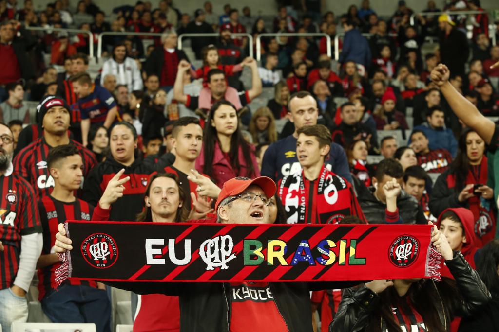 Torcida do Atlético no jogo contra o Corinthians na quarta-feira (3). No total, 25.379 pagantes estiveram na Arena no maior público do Furacão nesse Brasileiro. | Hugo Harada/Gazeta do Povo