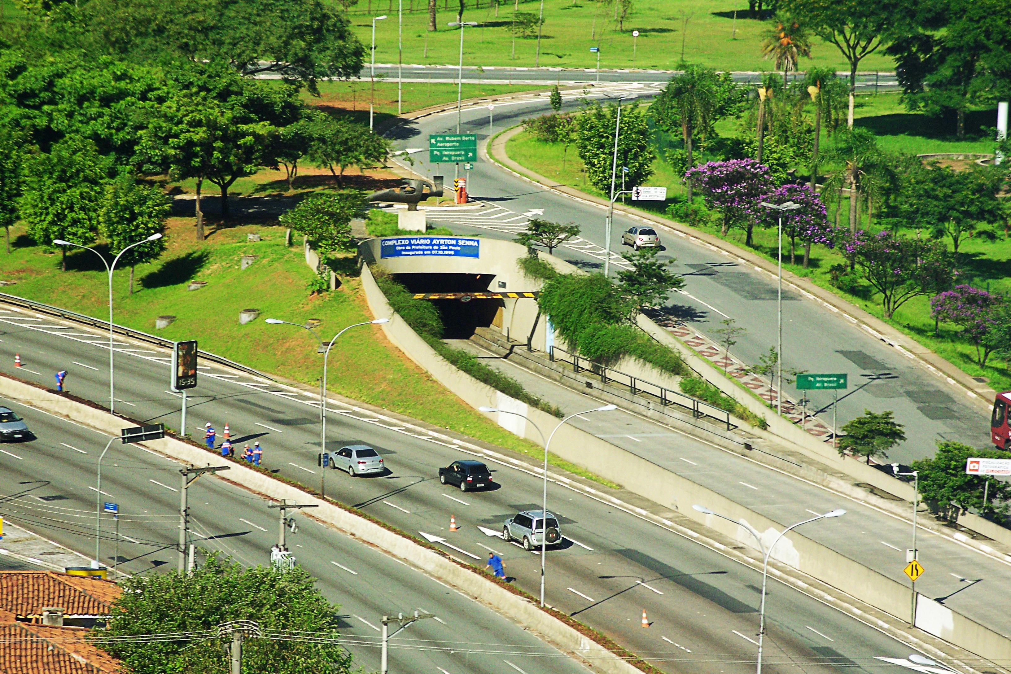 O túnel Ayrton Senna, uma das obras que teria sido alvo de desvios | Alexandre Giesbrecht/Wikimedia Commons