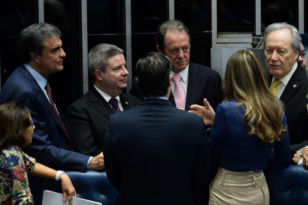 Sessão de julgamento do impeachment, presidida pelo ministro do STF Ricardo Lewandowski, se estende durante este fim de semana | ANDRESSA ANHOLETE/AFP