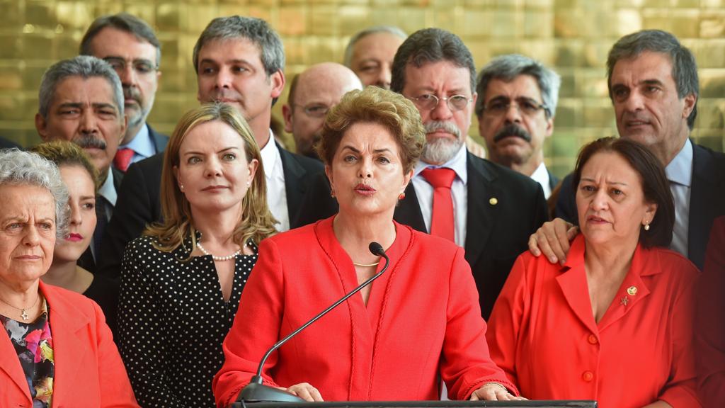 A agora ex-presidente Dilma Rousseff discursa após a confirmação do seu impeachment pelo Senado | EVARISTO SA/AFP