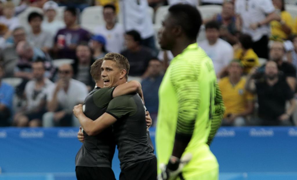 Petersen comemora um dos gols da Alemanha. | MIGUEL SCHINCARIOL/AFP