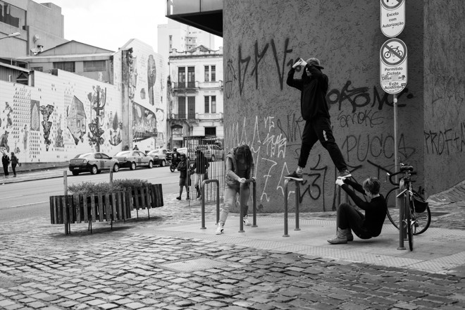 Bases de estacionamento de bicicletas também inspiraram movimentos. | Deborah Chibiaque