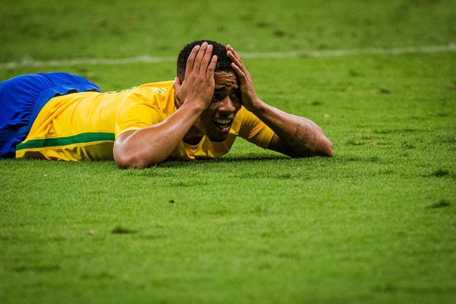 Gabriel Jesus lamenta lance perdido em jogo contra o Iraque | /Folha press