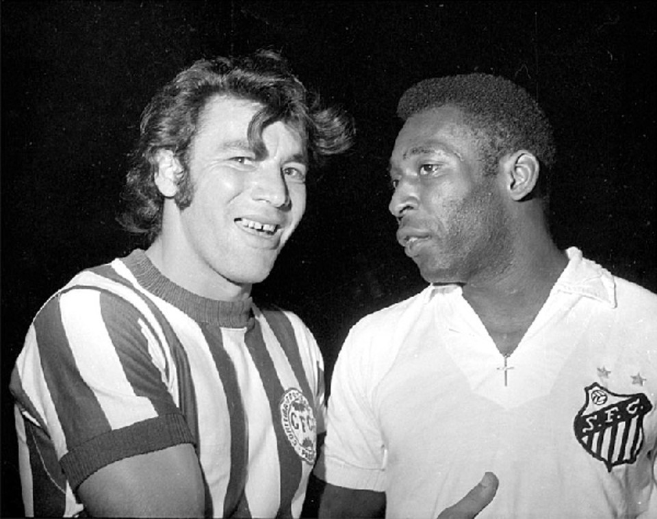 Tião Abatiá ao lado de Pelé. | Arquivo/GrpCom