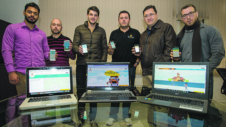 Equipe da PVPE Tecnologia desenvolveu um aplicativo para usuários de vans escolares. | Hugo Harada/Gazeta do Povo