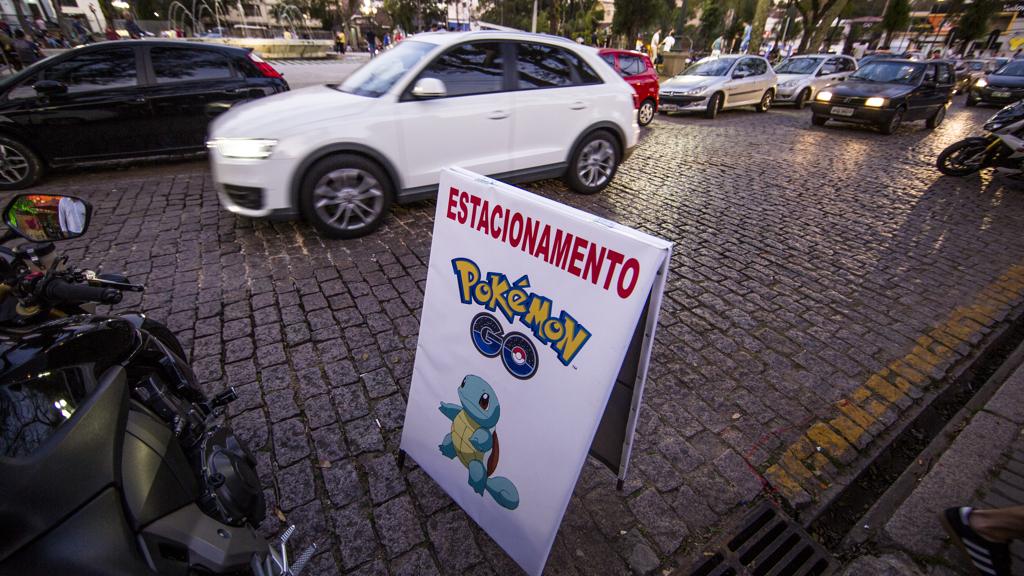 A moda do Pokémon atingiu em tudo a cultura popular: já existe até estacionamento Pokémon Go em Curitiba | Lineu Filho/Gazeta do Povo