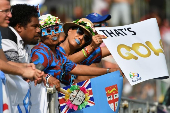 Torcedoras de Fiji celebram vitória por goleada (40 a 11) sobre o Brasil no Rugby Sevens - | PASCAL GUYOT/AFP