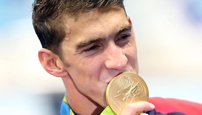 Emocionado: Phelps vai às lágrimas com 23ª medalha olímpica | Albari Rosa/Gazeta do Povo