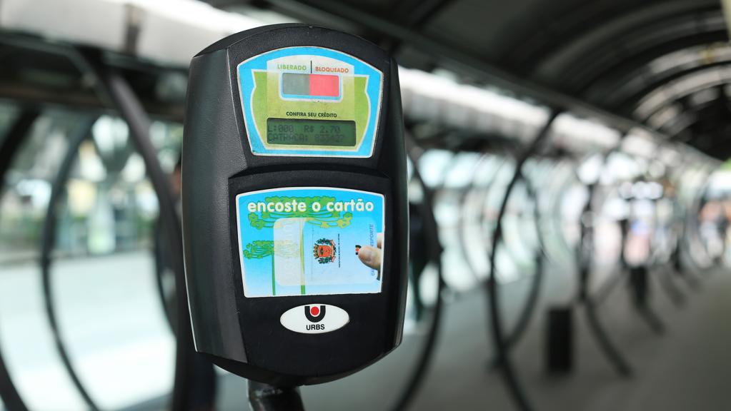 O preço da passagem do transporte coletivo será um dos temais principais na campanha para a prefeitura de Curitiba. | Giuliano Gomes/Gazeta do Povo