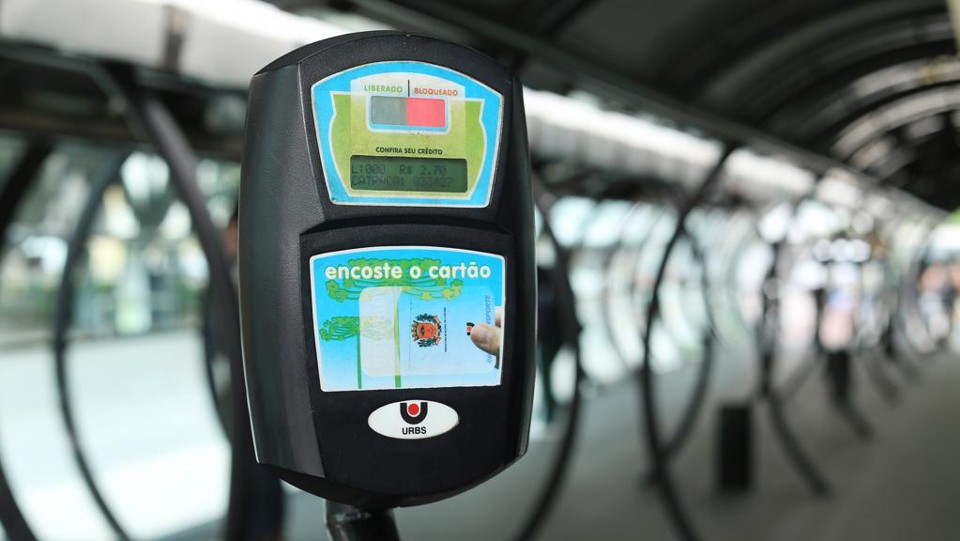 O preço da passagem do transporte coletivo será um dos temais principais na campanha para a prefeitura de Curitiba. | Giuliano Gomes/Gazeta do Povo
