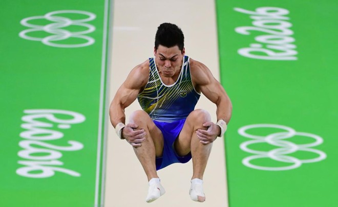 Sérgio Sasaki em ação no salto sobre o cavalo. | EMMANUEL DUNAND/AFP