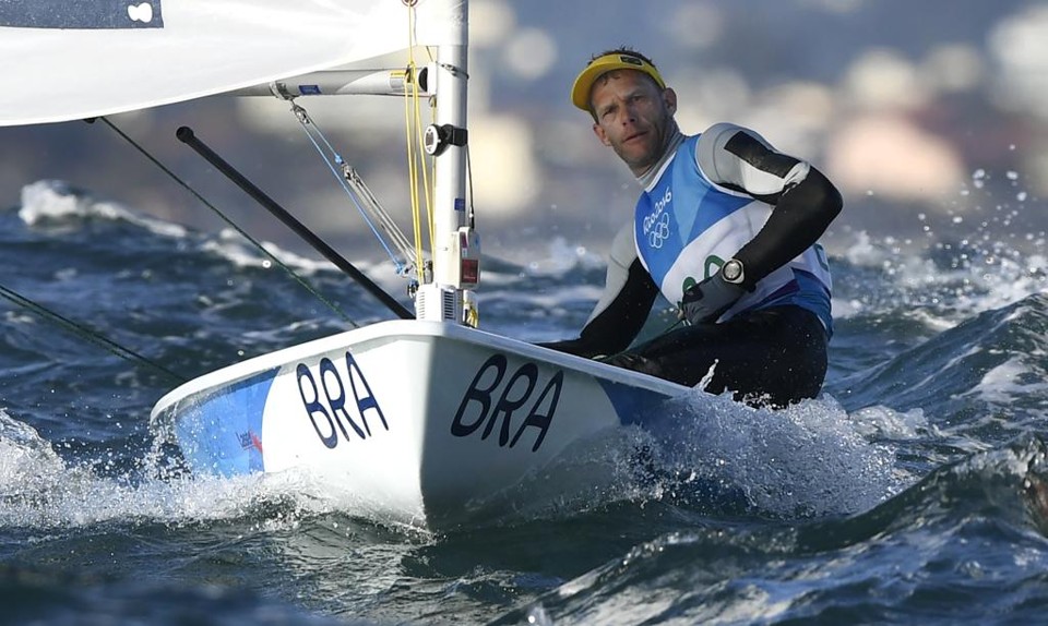 Scheidt só tem chance de bronze na Rio-2016 | WILLIAM WEST/AFP