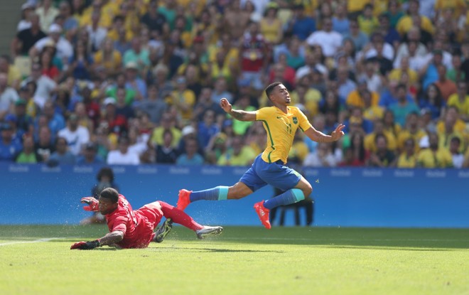 Gabriel Jesus deixa o goleiro na saudade após passe de Luan | Albari Rosa/Gazeta do Povo