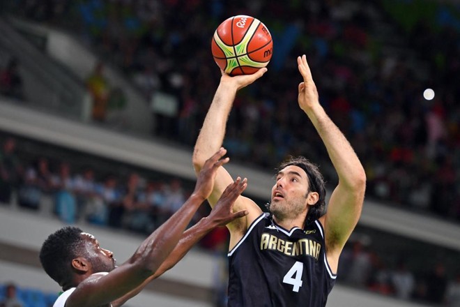Luis Scola classificou o comportamento dos torcedores como”imbecil” | ANDREJ ISAKOVIC/AFP