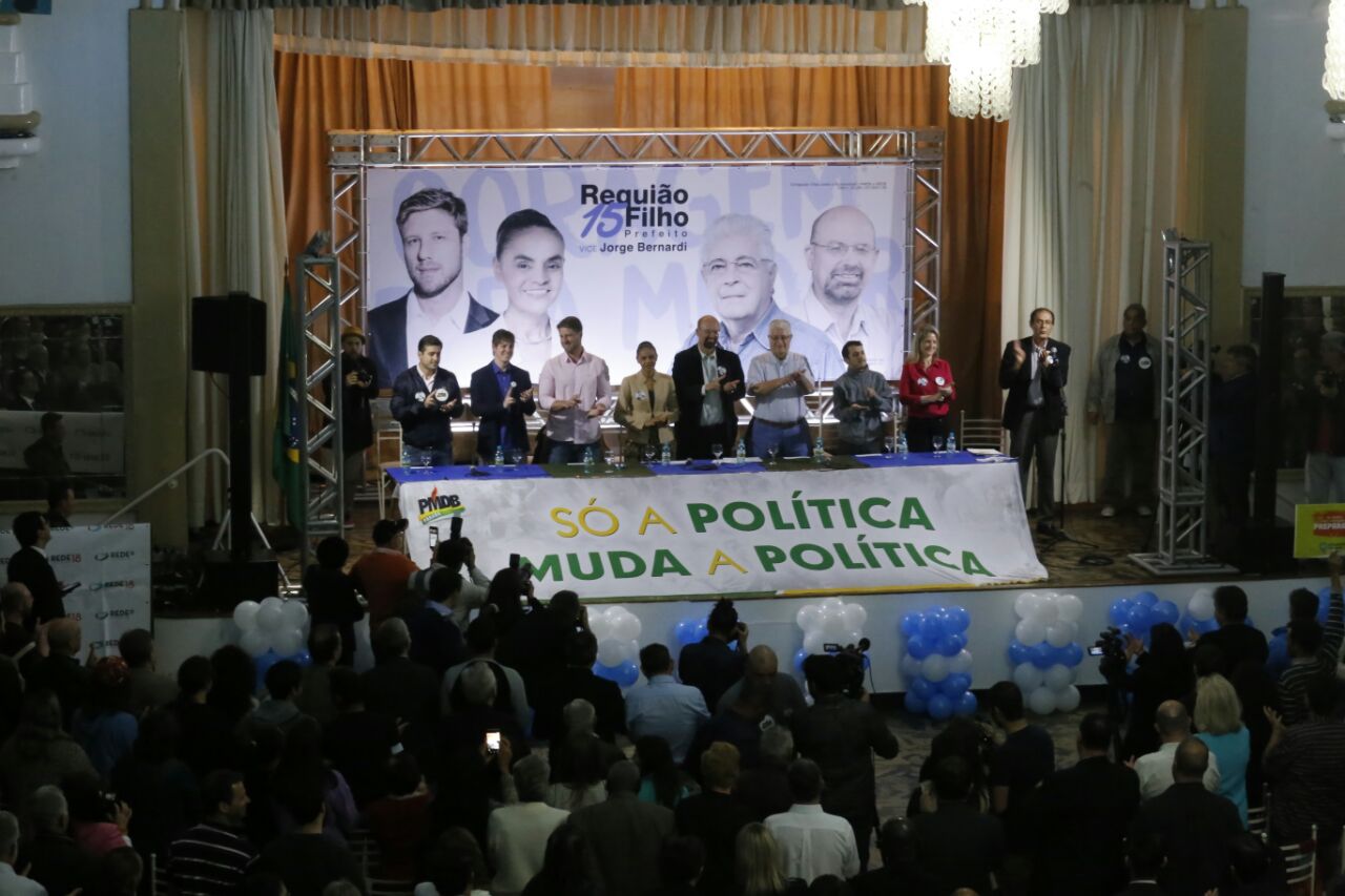 Palco do lançamento da campanha de Requião Filho teve a presença de seu pai, da ex-senadora Marina Silva e de Jorge Bernardi, entre outros | Pedro Serápio/Gazeta do Povo