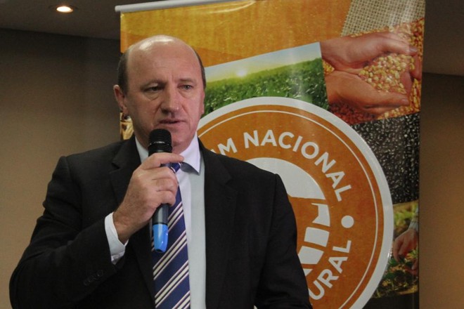 No total, R$ 400 milhões estão garantidos para a safra 2016/17, segundo o secretário de Política Agrícola Neri Geller | Divulgação/Faep