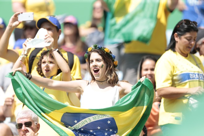 Torcida fez a festa durante toda a partida | Albari Rosa/Gazeta do Povo