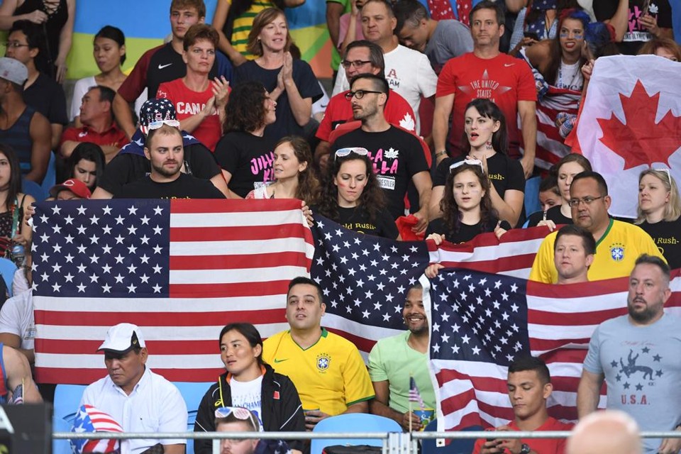 Torcedores norte-americanos nas arquibancadas da Arena Carioca. | Toshifumi Kitamura/AFP