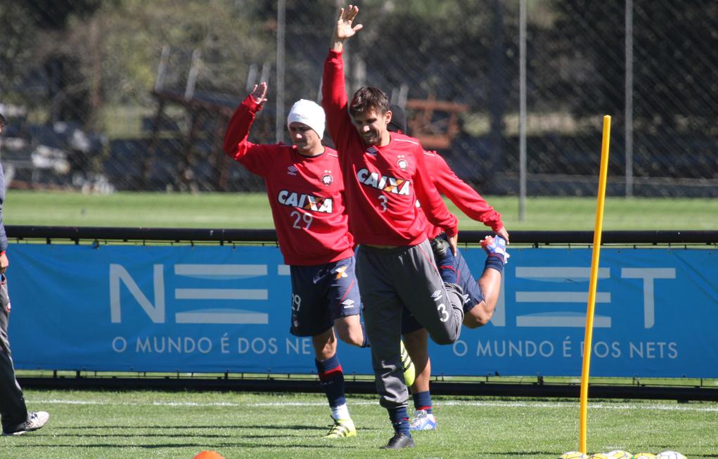 Vinícius e Paulo André devem seguir no time para o confronto com o Palmeiras. | Aniele Nascimento/Gazeta do Povo